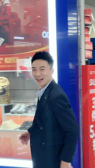 殘軀踏黃土，努力繪人生華章