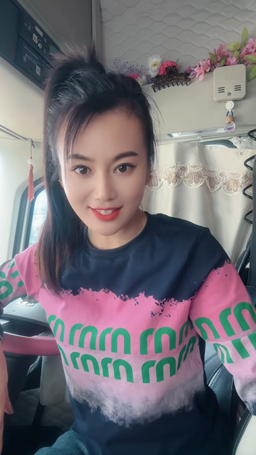 15 米冷藏車碾過的路，藏著東北女司機的韌勁