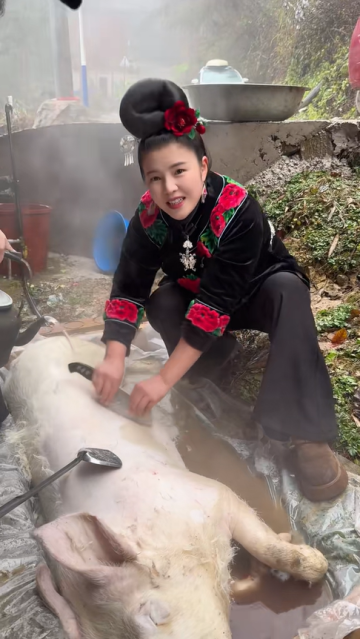 我是釀迎，在苗寨等你吃泡湯