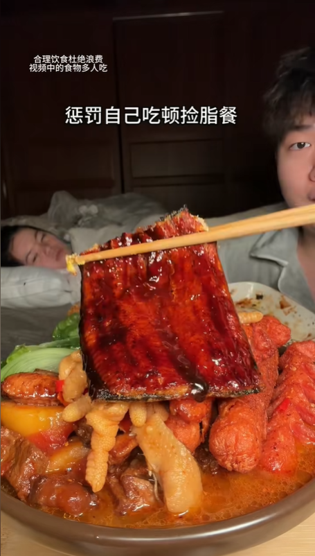 瞞著熟睡老婆偷吃夜宵，這一碗鮮香直接封神