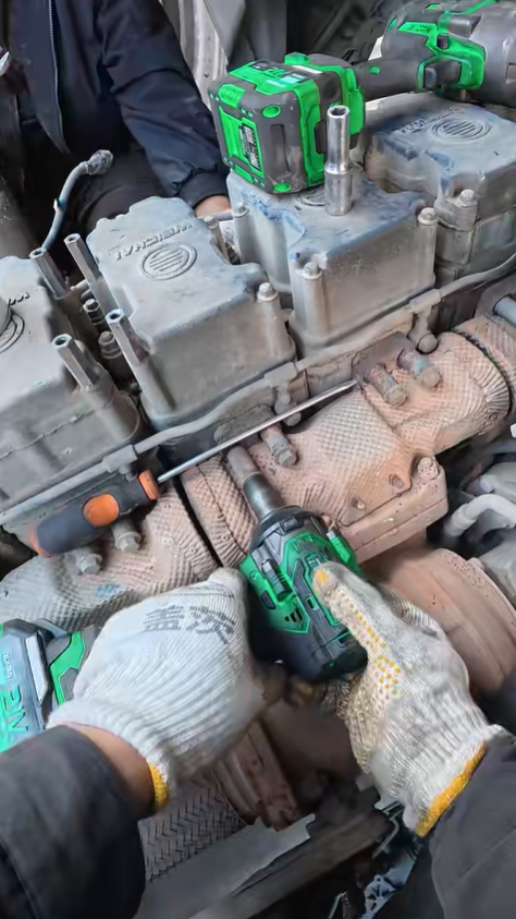 發動機漏水漏到高溫｜十八年汽修生涯，只賺該賺的！做對得起良心的事！