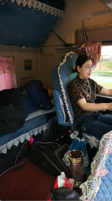他一句：媳婦我困了快起來換班吧！簡單一句話，就是我們的默契。