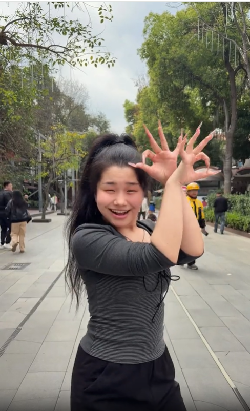 指尖舞動，熱愛不息——我的原創手勢舞之路