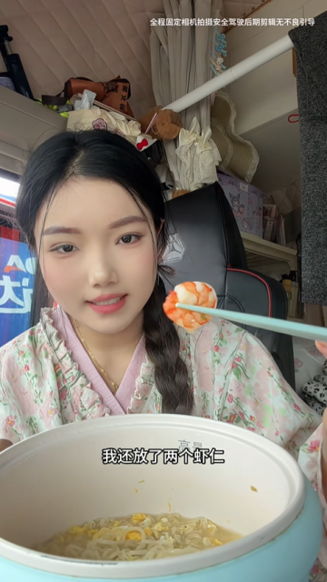 一人一車闖云南：高速兩天奔波路，一碗變質肥腸面戳中奔波心酸
