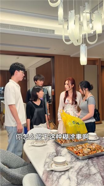 小海作祟挑事端，曉東送禮遭誤會，佳怡堅守本心拒貴重