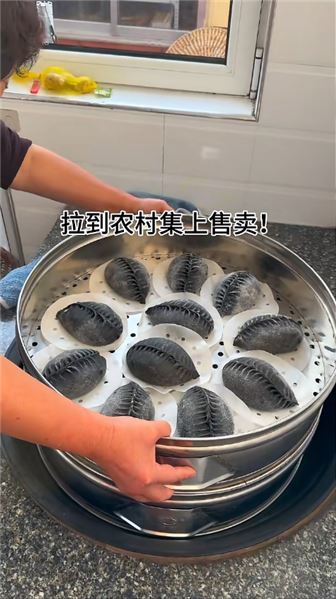 媽媽秘制爆汁墨魚大包子，趕集兩分鐘一掃而空，藏著山東鄉村最暖的人間煙火