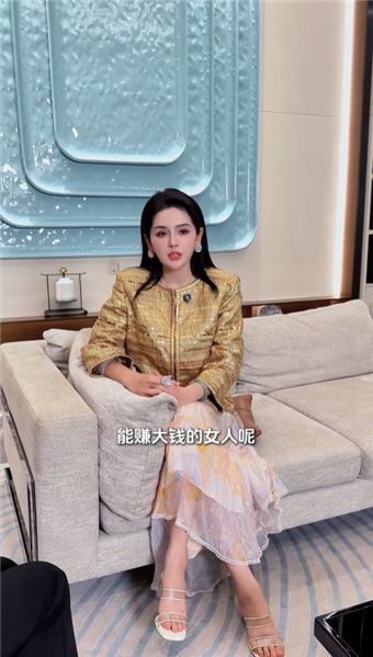 能持續賺大錢的女人，都悄悄攥住這三把核心鑰匙