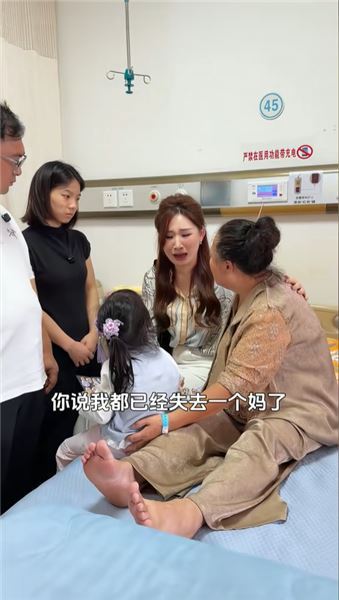 為人子女最怕父母報喜不報憂，00 后保姆一份暖心，解開一家人藏在心底的愧疚