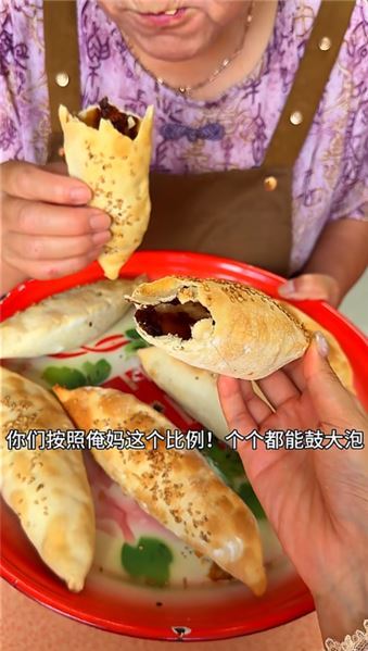 快跟媽媽試試這個鼓大泡的空心糖餅！香香酥酥甜甜的！