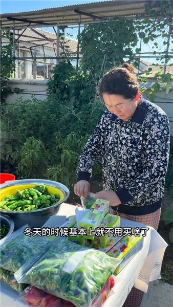 東北小院入秋忙：把滿園秋色儲存，為漫長貓冬做好準備