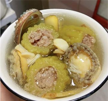 天熱沒胃口？廣東人都在喝這碗苦瓜釀肉湯，清甜回甘清熱解膩，三伏天喝完全身通透