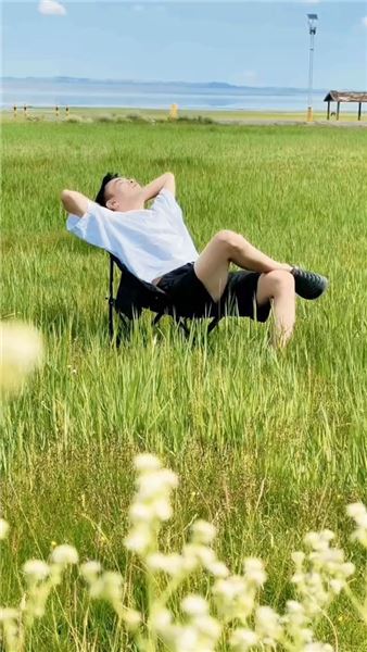 被曠野治愈：在遼闊天地間，和解被焦慮裹挾的自己