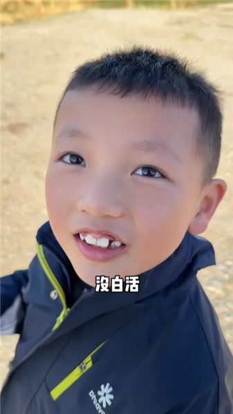 7 歲半兒子乳牙歸于賽里木湖，浪花是圣湖的回應