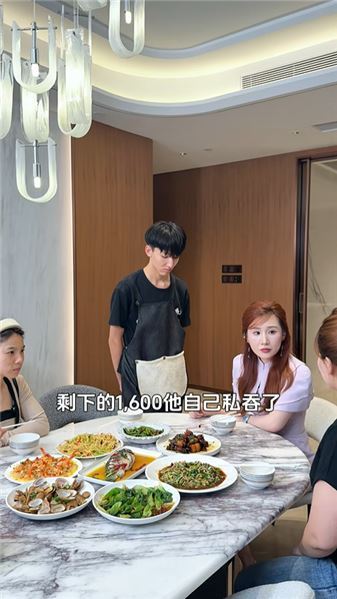 十七紅包盲盒挑戰，沒想到00后女保姆因為眼紅栽贓十七，直接讓她走人，錯可以犯，但是心思不能歪。