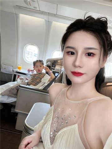 41歲的我、帶著24歲的男朋友、6歲的女兒來馬爾代夫了，此刻幸福具像化了…