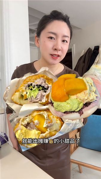據說，擺攤這個水果奶酪麻糍，一天能做幾百個!!你還別說，我覺得咱們又行了哈哈哈