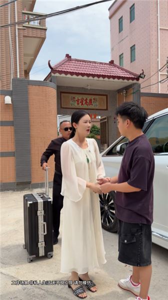 背著小敏和初戀在一起，他難道一點都不怕被發現嗎？