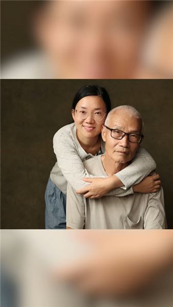 三十余年，第一次擁抱我的父親｜小鳳姐姐小娜和老爹的深圳之行