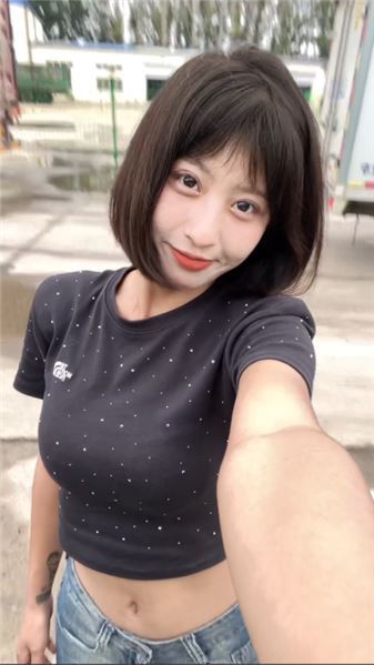 搬啤酒的女孩楊藝：一身塵土，扛起屬于自己的人間煙火