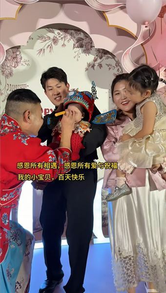 小糖果百日宴結束了，開始了戒斷反應～回憶這一路，只想說兩個字感謝??感恩所有的遇見，感謝所有的愛，愿大家都越來越好