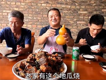 760 元買下 7 條兇猛花龍，處理時險被咬傷，一鍋椒鹽海鰻，海邊漢子的硬核下酒菜