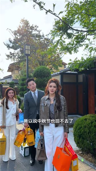中秋赴員工老家過節，老宅地下傳言埋有黃金，挖開之后讓人感慨萬千