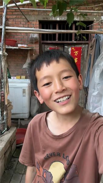 爸爸不在了，媽媽看不見，11 歲的我撐起一個家