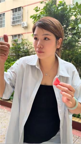 離婚之后我才明白：貴氣是演給別人看，舒服才是做給自己