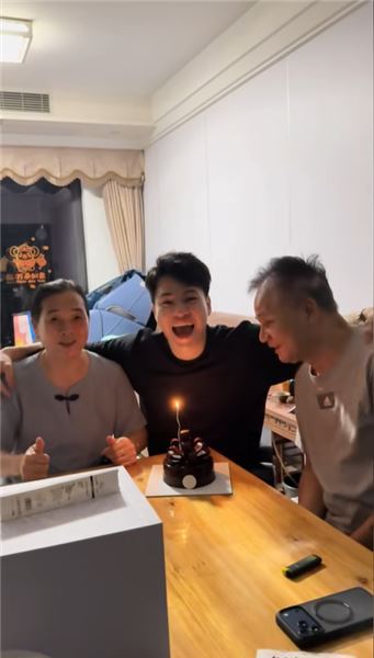 作為黃忠亨的父母，聊聊家里這些事，我們心里真實的想法