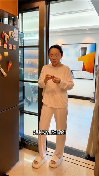 吳阿姨撞臉冷眉！粉絲熱議小鳳家阿姨怎么安排