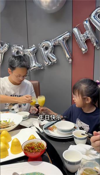 爸爸給樂樂準備生日驚喜，一番話寄托了所有期望