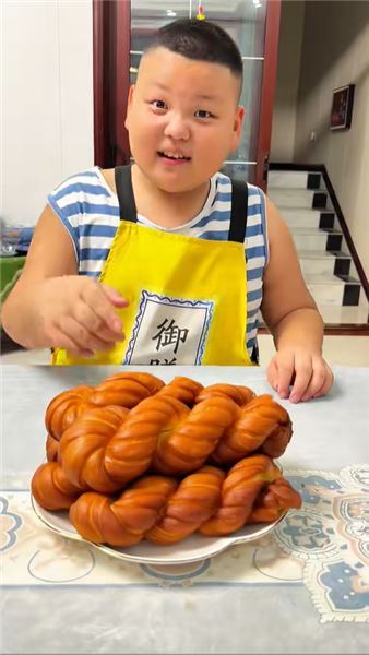 網友好奇我家大兒子為啥小小年紀廚藝在線