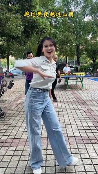 一邊謀生一邊熱愛，是很多創作者的真實處境