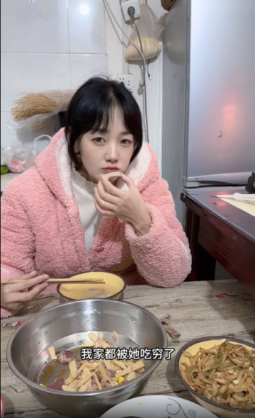 奶奶回家后，35歲單身姑姑的家庭地位直接“跌谷底”！