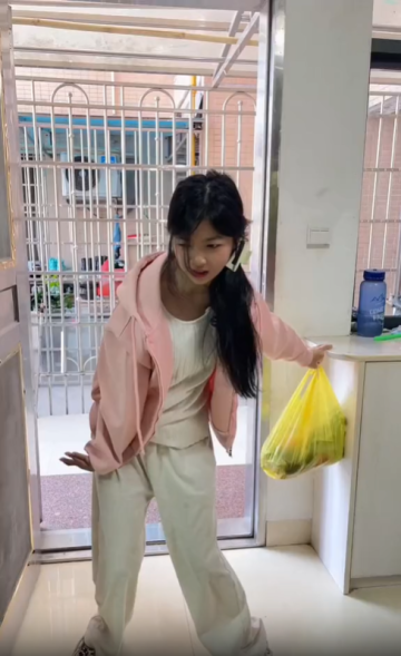 老公工作很辛苦，我能做的，就是能夠讓他回到家之后放松一下，有口熱飯吃，能感受到溫暖。
