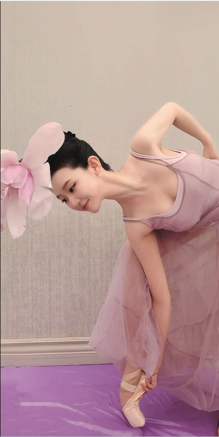 愿與屏幕前的你，一路相伴，以舞為歌，不負時光，不負熱愛