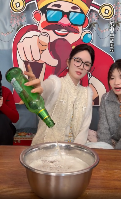 回屯子酒桌游戲嗨翻天，放飛自我的歡樂時刻