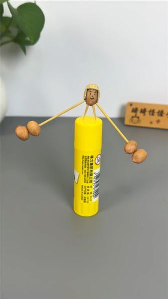 零成本親子創意手工：花生米搭配牙簽，自制會跳舞平衡小人